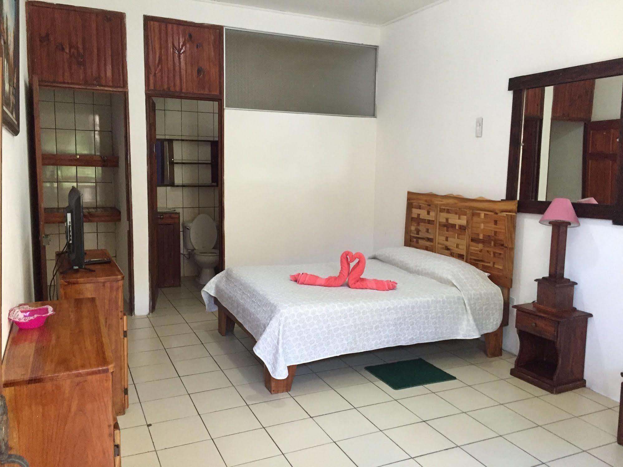 Hotel Coco Beach Мануел Антонио Екстериор снимка