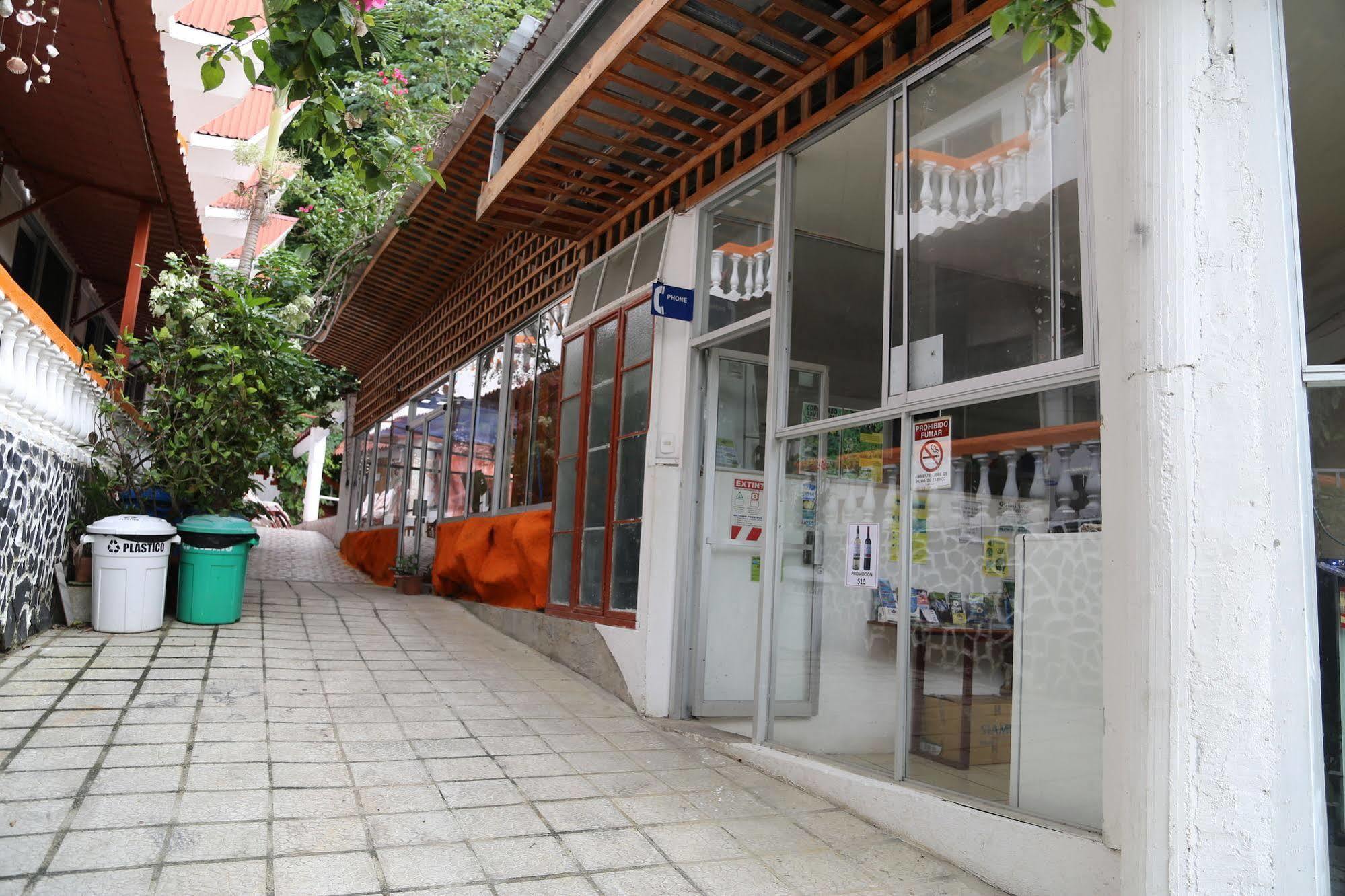 Hotel Coco Beach Мануел Антонио Екстериор снимка